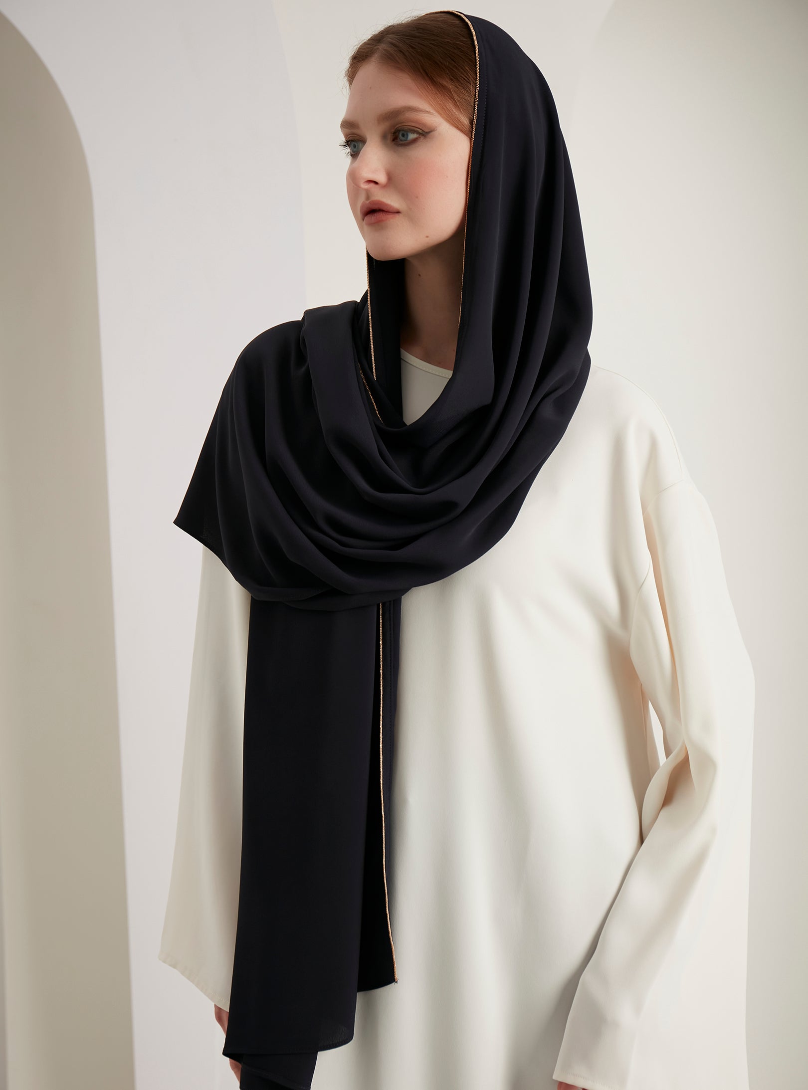 Lacivert Altın Zincirli Şal Başörtüsü 