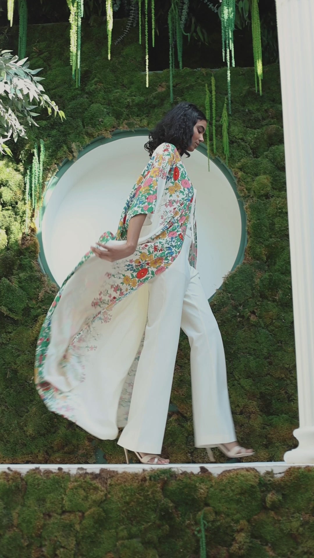 Çiçek Desenli Viskon Abaya Kaftan