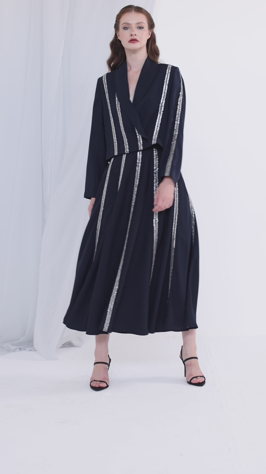 Payetli Kenarlı Ceket ve Etek Takımı