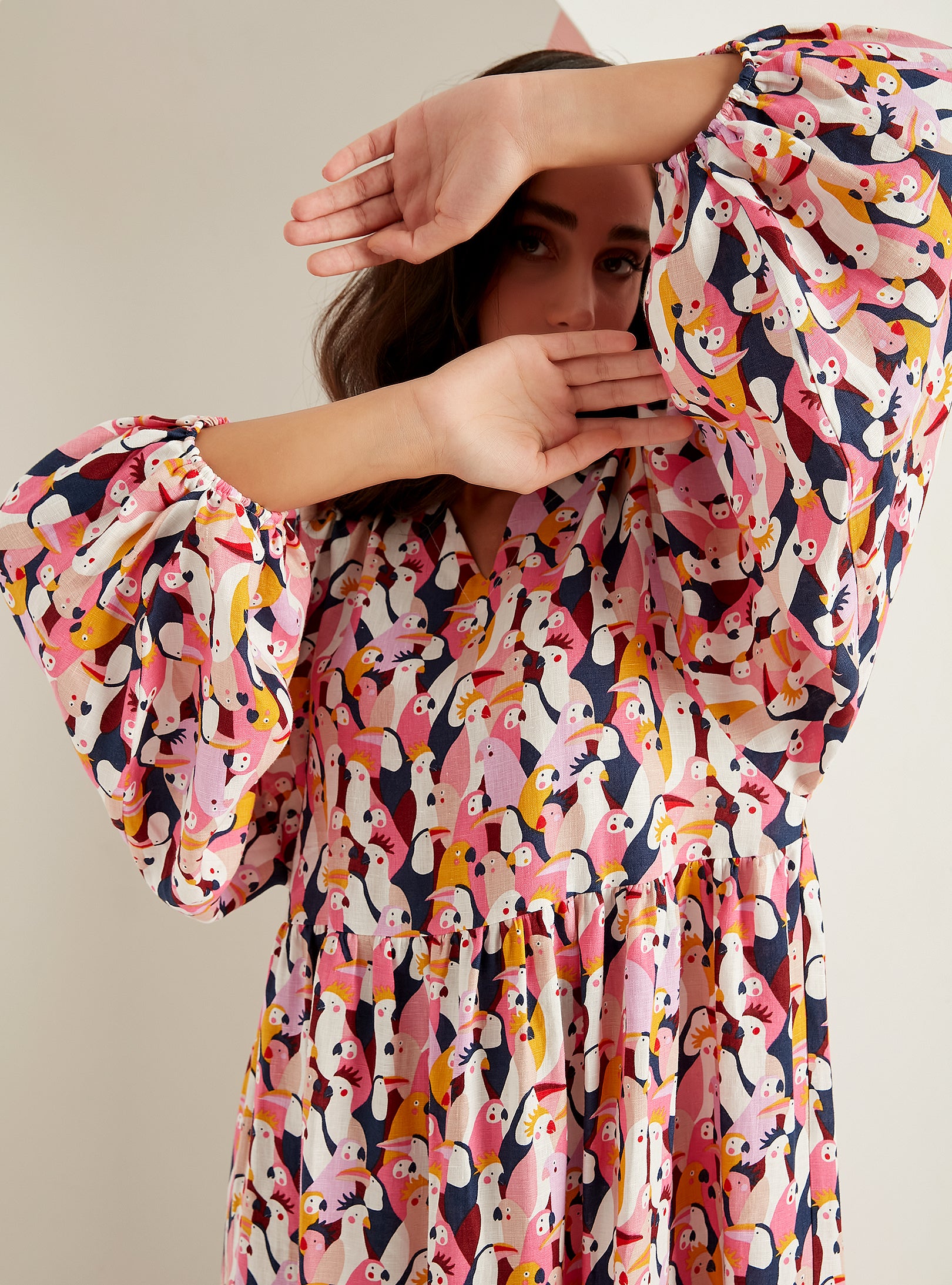 Papağan Desenli Keten V Yaka Maksi Elbise - WF Atelier