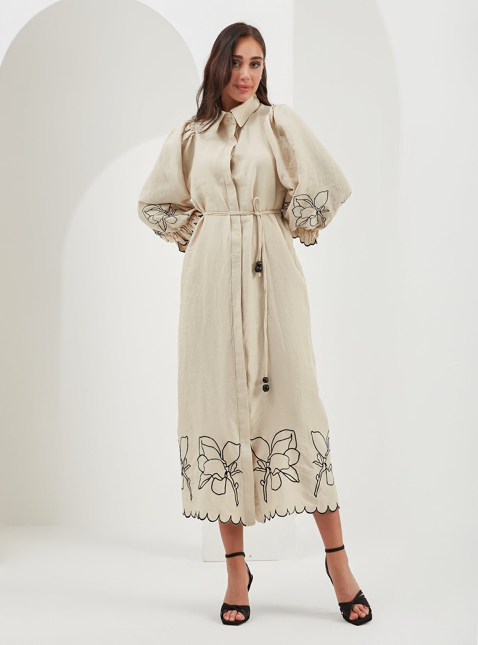 %100 Yıkanmış Keten Bej İşlemeli Kemerli Maksi Elbise