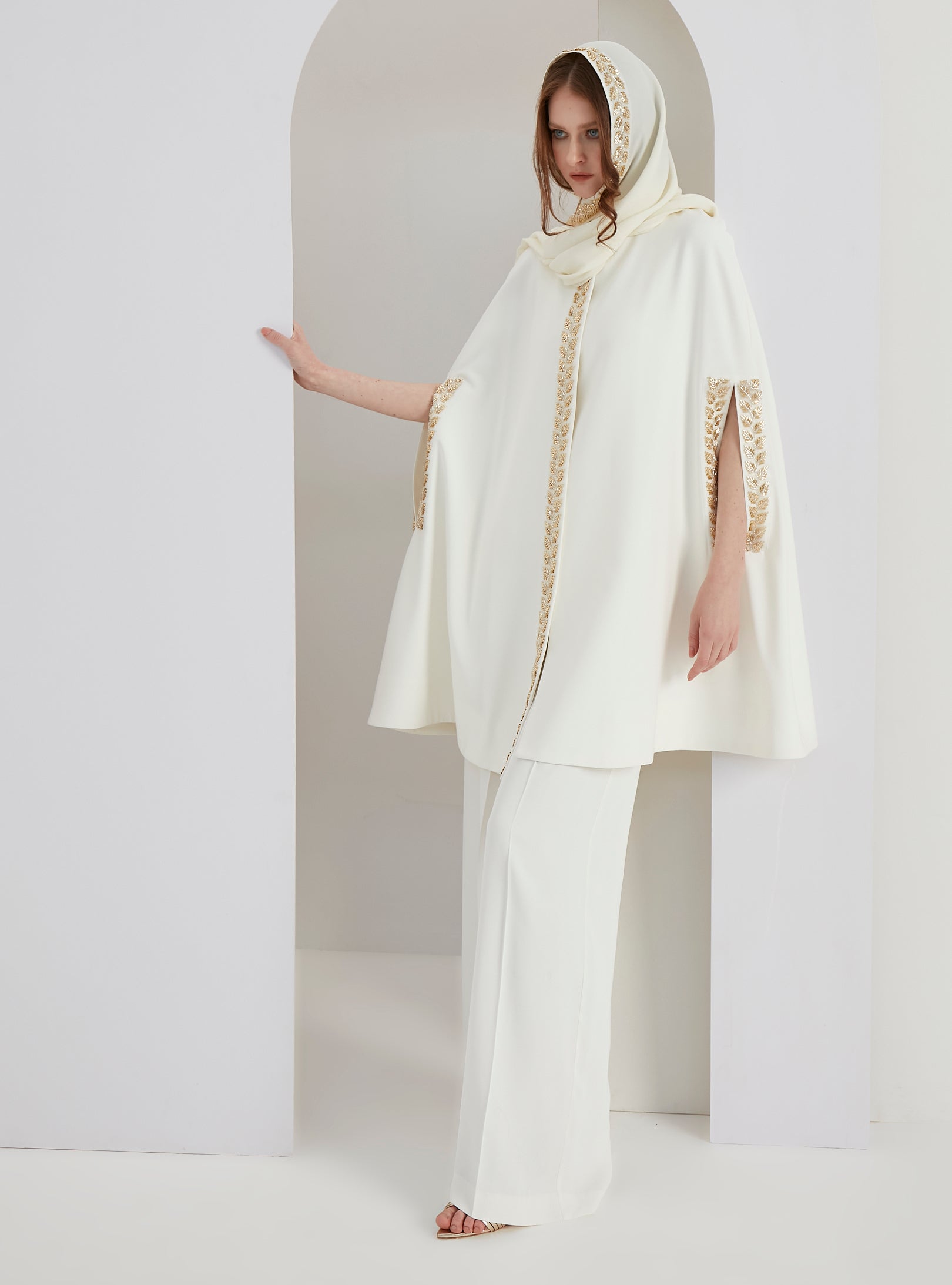 White Embellished Cape With Embellished Scarf Set - Store WF