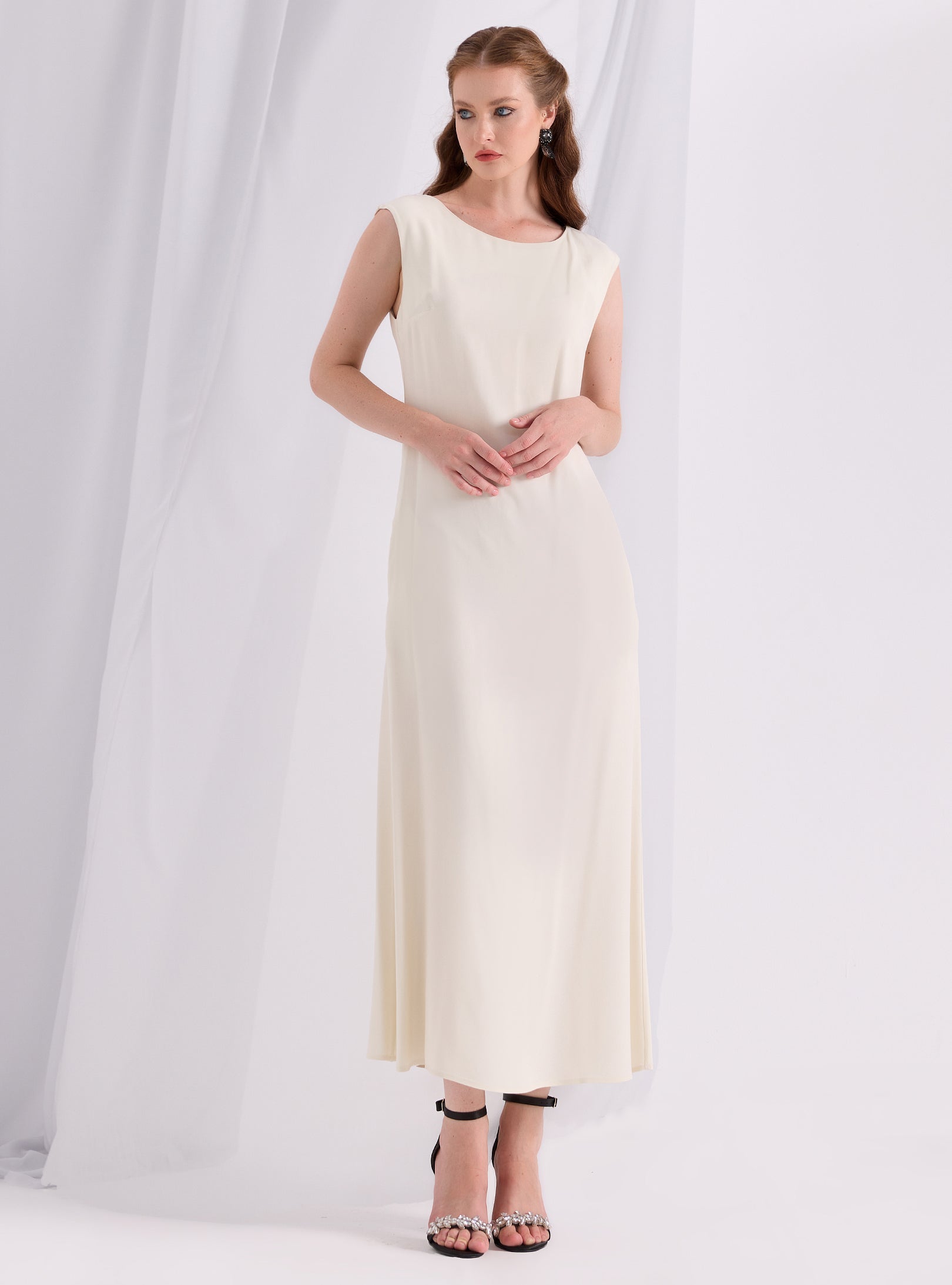 Krem Rengi Pelerin ve Elbise