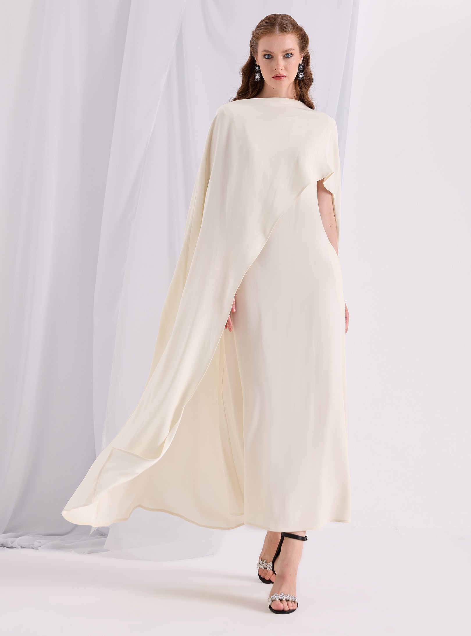 Krem Rengi Pelerin ve Elbise