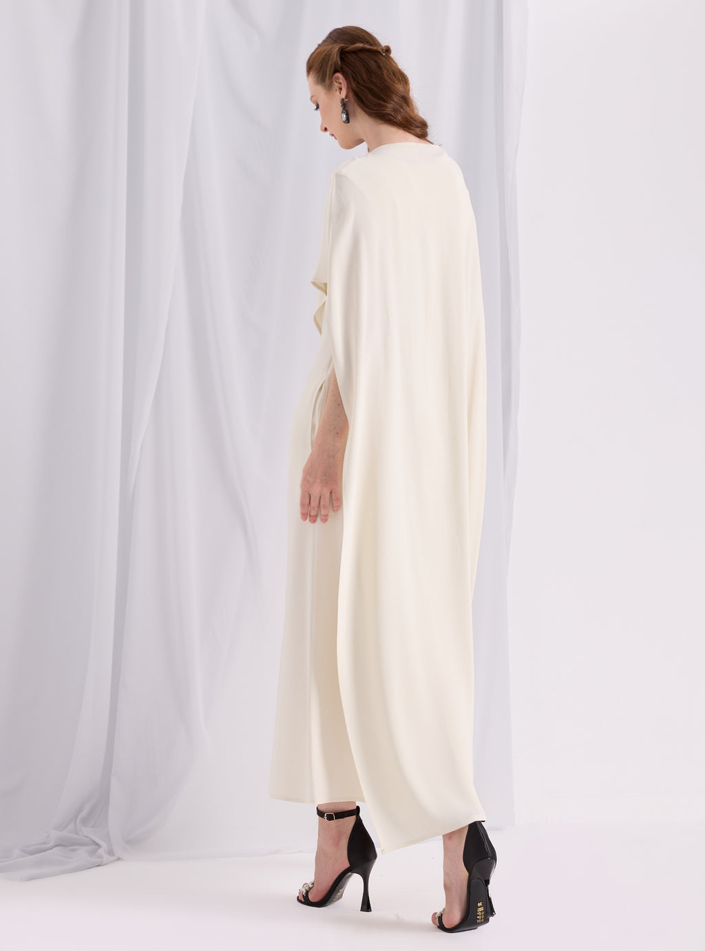 Krem Rengi Pelerin ve Elbise