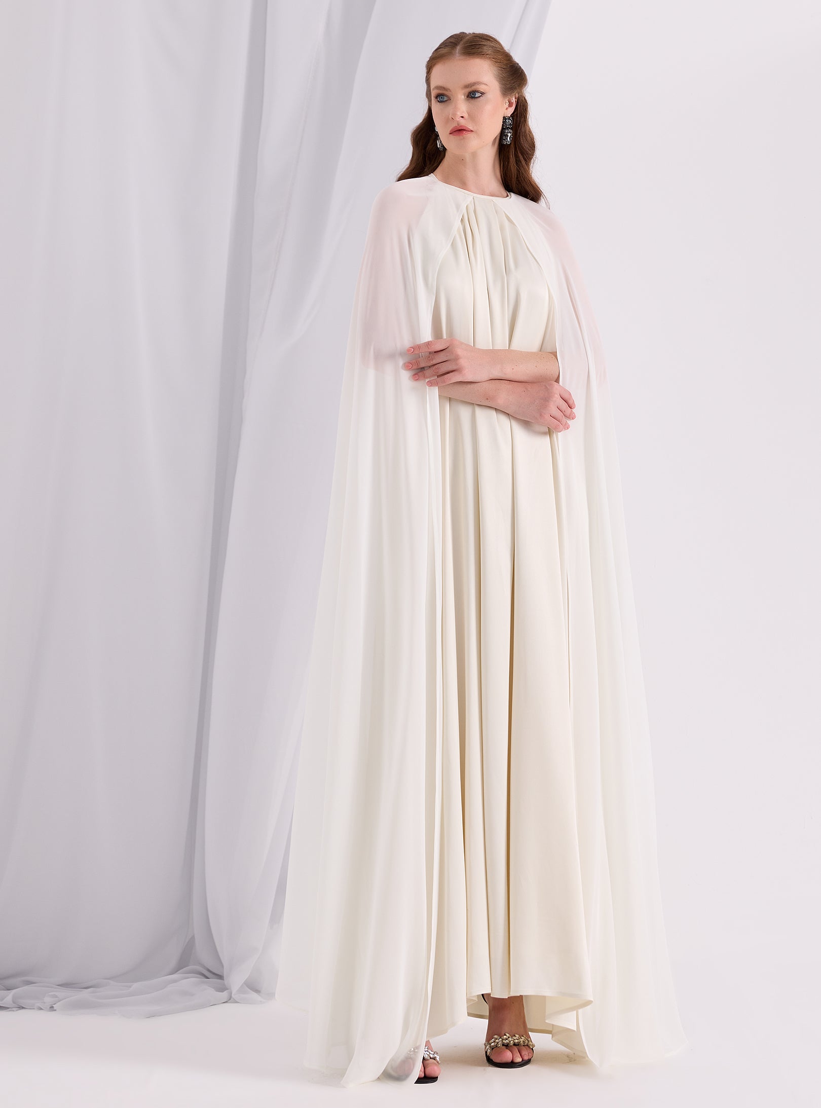 Kırık Beyaz Pelerin Elbise