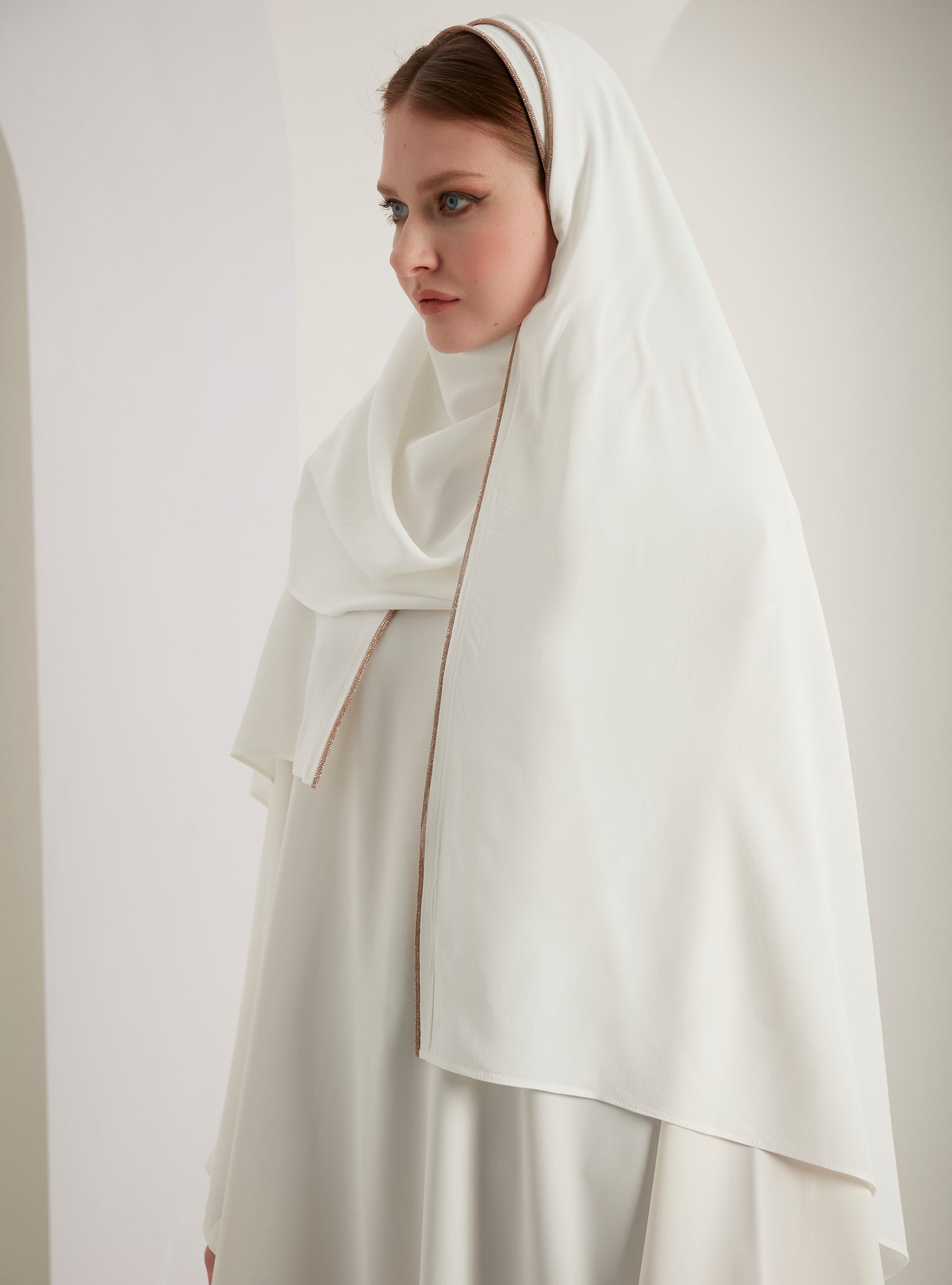 Altın Kristal Beyaz Eşarp Başörtüsü