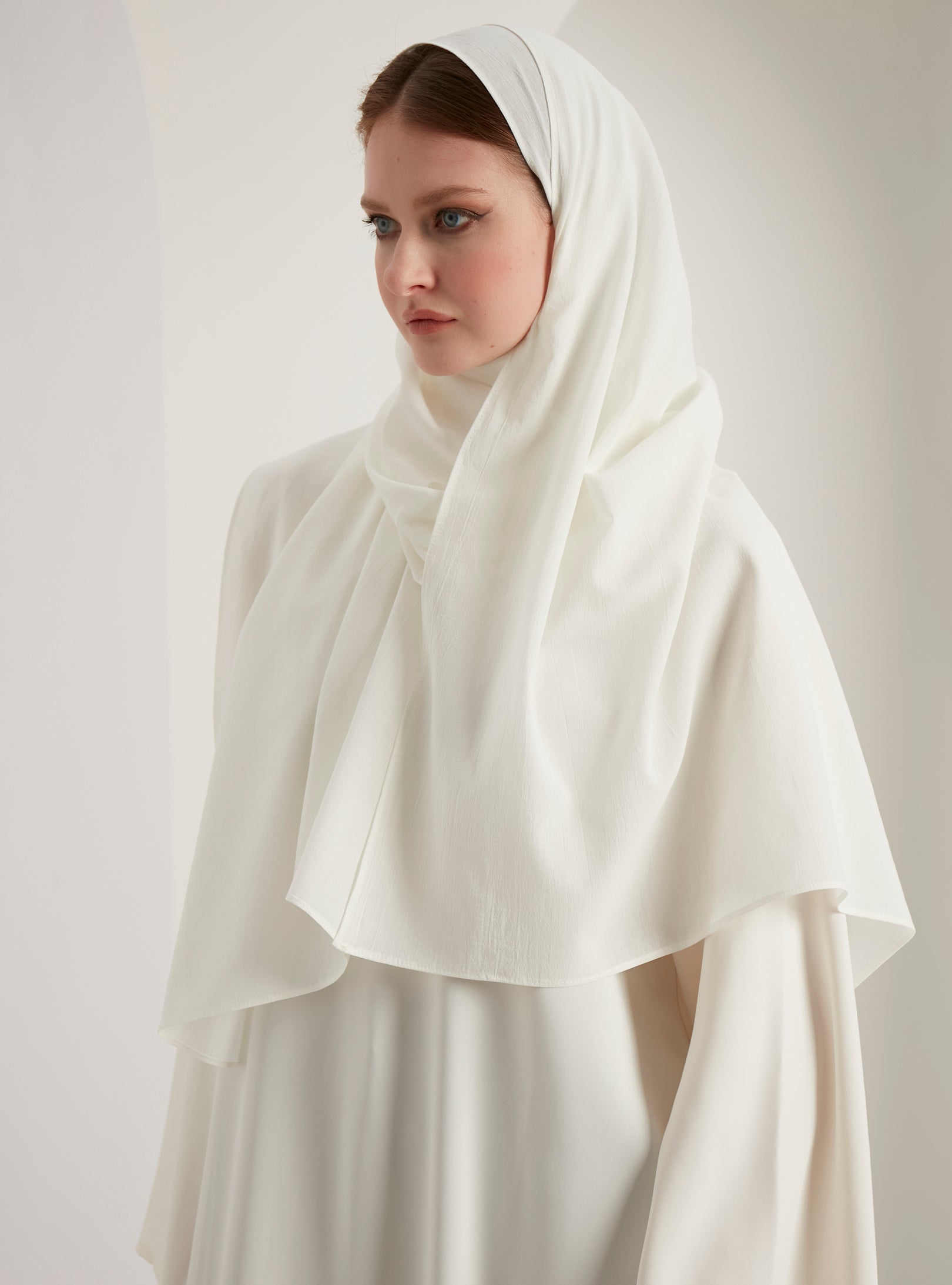 Krem rengi pamuklu eşarp başörtüsü 